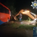 DERRUMBES POR TORMENTA BARRY CIERRAN CARRETERA ORIZABA-TEHUIPANGO; SUSPENDEN SERVICIO DE TRANSPORTE