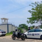 ABANDONAN DOS PIERNAS HUMANAS A UN COSTADO DE LA GUARDIA NACIONAL EN COATZACOALCOS