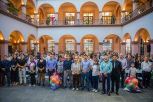 Daniela Griego Ceballos transforma el futuro de la niñez xalapeña con histórica entrega de equipo deportivo