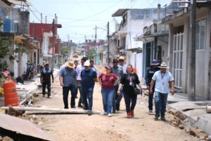 ¿QUÉ ESTÁ PASANDO EN LAS COLONIAS DE XALAPA? DANIELA GRIEGO APARECE DE SORPRESA EN FRENTES DE OBRA
