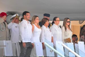 Rosa María Hernández Espejo celebra la graduación de cadetes navales junto a Sheinbaum y Nahle