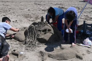 ¡Gran jornada de creatividad y convivencia familiar en la playa!