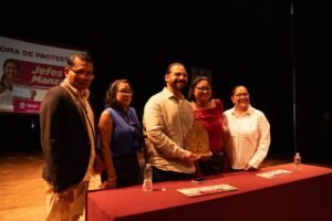 Histórica toma de protesta en Coatzacoalcos: Pedro Miguel Rosaldo García rinde juramento a más de 2,000 jefas y jefes de manzana