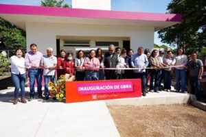 Alcaldesa Daniela Griego Ceballos inaugura modernos servicios sanitarios en primaria de San Antonio Paso del Toro